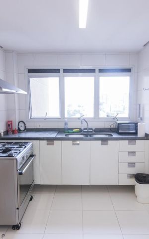 Apartamento para alugar com 198m², 2 quartos e 3 vagas Apartamento para alugar com 198m², 2 quartos e 3 vagasCozinha