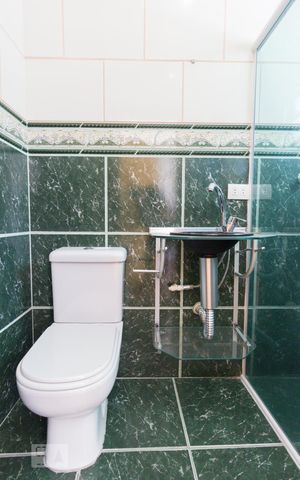 Casa à venda com 300m², 5 quartos e 8 vagas Casa à venda com 300m², 5 quartos e 8 vagasBanheiro