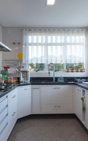 Casa à venda com 460m², 4 quartos e 6 vagas Casa à venda com 460m², 4 quartos e 6 vagasCozinha