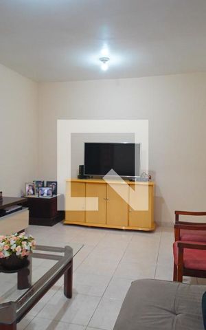 Casa à venda com 144m², 4 quartos e 4 vagasSala