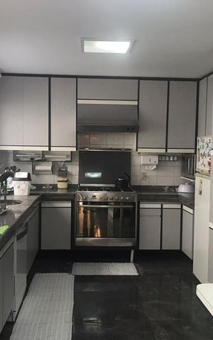 Casa à venda com 700m², 4 quartos e 3 vagas Casa à venda com 700m², 4 quartos e 3 vagasCozinha