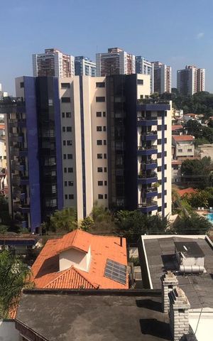 Casa à venda com 700m², 4 quartos e 3 vagas Casa à venda com 700m², 4 quartos e 3 vagasvista