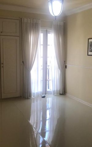 Casa à venda com 700m², 4 quartos e 3 vagas Casa à venda com 700m², 4 quartos e 3 vagasQuarto