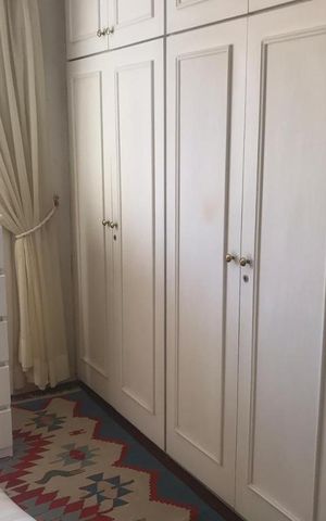 Casa à venda com 700m², 4 quartos e 3 vagas Casa à venda com 700m², 4 quartos e 3 vagasCloset