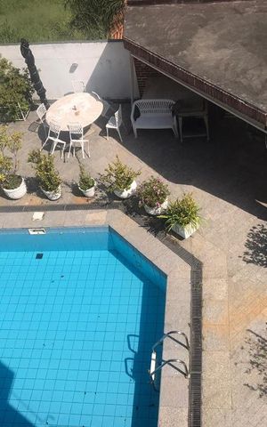Casa à venda com 700m², 4 quartos e 3 vagas Casa à venda com 700m², 4 quartos e 3 vagasPiscina