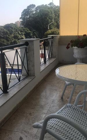 Casa à venda com 700m², 4 quartos e 3 vagas Casa à venda com 700m², 4 quartos e 3 vagasSacada