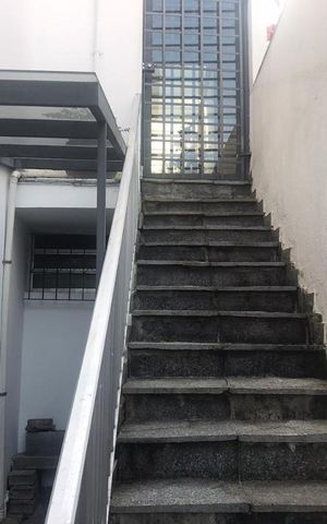 Casa à venda com 700m², 4 quartos e 3 vagas Casa à venda com 700m², 4 quartos e 3 vagasQuintal