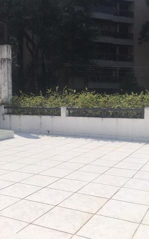 Casa à venda com 700m², 4 quartos e 3 vagas Casa à venda com 700m², 4 quartos e 3 vagasEspaço pra Varanda