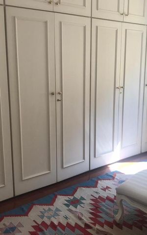 Casa à venda com 700m², 4 quartos e 3 vagas Casa à venda com 700m², 4 quartos e 3 vagasCloset