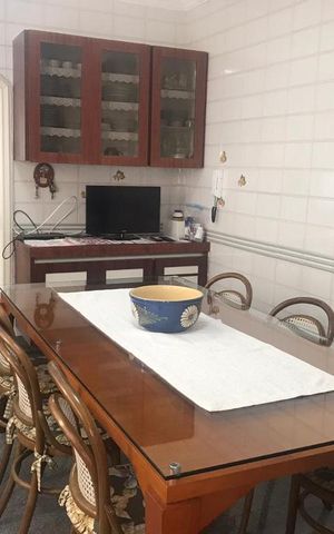 Casa à venda com 700m², 4 quartos e 3 vagas Casa à venda com 700m², 4 quartos e 3 vagasSala