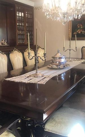 Casa à venda com 700m², 4 quartos e 3 vagas Casa à venda com 700m², 4 quartos e 3 vagasSala de Jantar