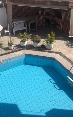 Casa à venda com 700m², 4 quartos e 3 vagas Casa à venda com 700m², 4 quartos e 3 vagasPiscina