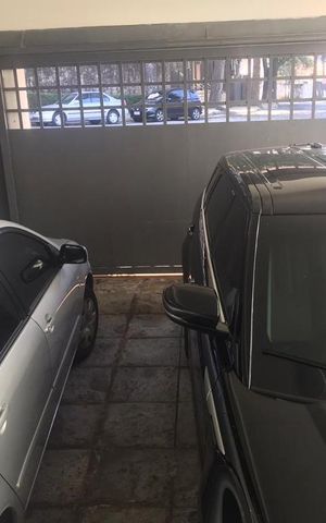 Casa à venda com 700m², 4 quartos e 3 vagas Casa à venda com 700m², 4 quartos e 3 vagasGaragem