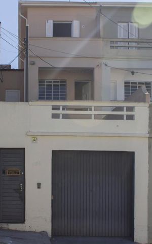 Casa para alugar com 200m², 3 quartos e 1 vagaFachada
