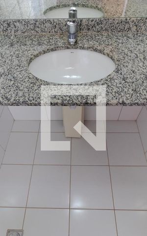 Apartamento à venda com 84m², 3 quartos e 1 vaga Apartamento à venda com 84m², 3 quartos e 1 vagaBanheiro da Suíte