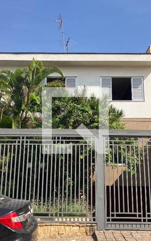 Casa à venda com 450m², 4 quartos e 5 vagas Casa à venda com 450m², 4 quartos e 5 vagasFachada