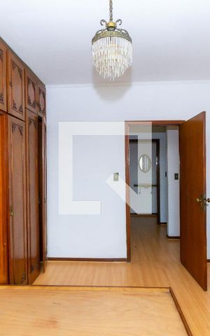 Casa à venda com 450m², 4 quartos e 5 vagas Casa à venda com 450m², 4 quartos e 5 vagasSuíte 1