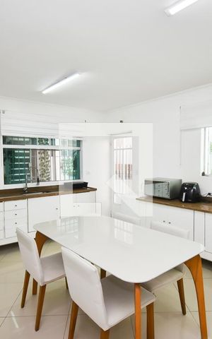 Casa à venda com 380m², 5 quartos e 4 vagas Casa à venda com 380m², 5 quartos e 4 vagasCozinha