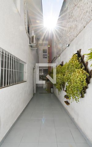 Casa à venda com 380m², 5 quartos e 4 vagas Casa à venda com 380m², 5 quartos e 4 vagasÁrea externa