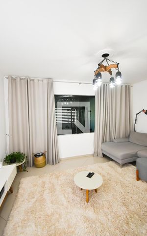 Casa à venda com 380m², 5 quartos e 4 vagas Casa à venda com 380m², 5 quartos e 4 vagasSala