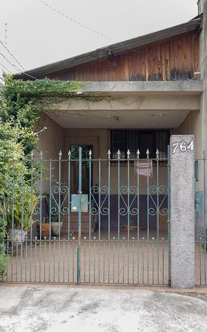 Casa para alugar com 222m², 3 quartos e sem vaga Casa para alugar com 222m², 3 quartos e sem vagaFachada