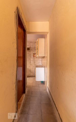 Casa para alugar com 120m², 2 quartos e 1 vaga Casa para alugar com 120m², 2 quartos e 1 vagaCorredor