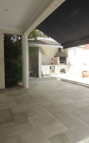 Casa à venda com 350m², 4 quartos e 5 vagasÁrea Externa