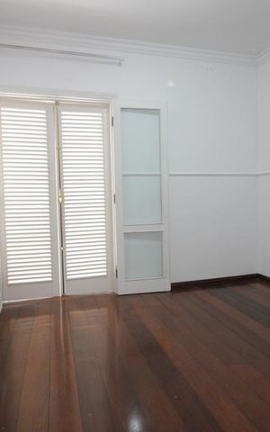 Casa à venda com 350m², 4 quartos e 5 vagasSuíte 1