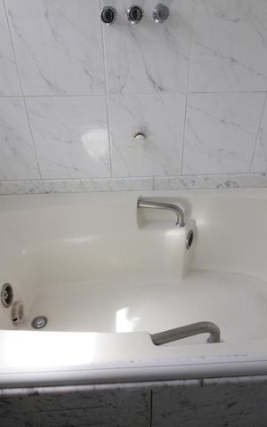 Casa à venda com 350m², 4 quartos e 5 vagasBanheira