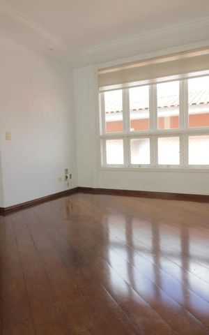 Casa à venda com 350m², 4 quartos e 5 vagasSala