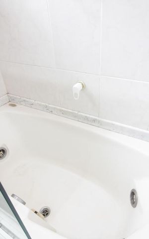 Casa à venda com 350m², 4 quartos e 5 vagasBanheira