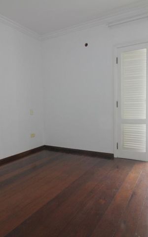 Casa à venda com 350m², 4 quartos e 5 vagasSuíte 2