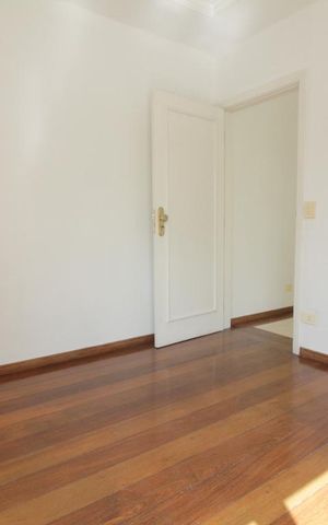 Casa à venda com 350m², 4 quartos e 5 vagasQuarto