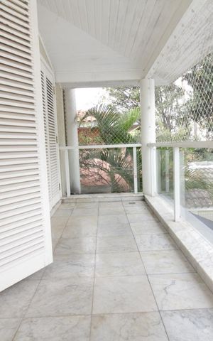 Casa à venda com 350m², 4 quartos e 5 vagasVaranda
