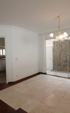 Casa à venda com 350m², 4 quartos e 5 vagasSala