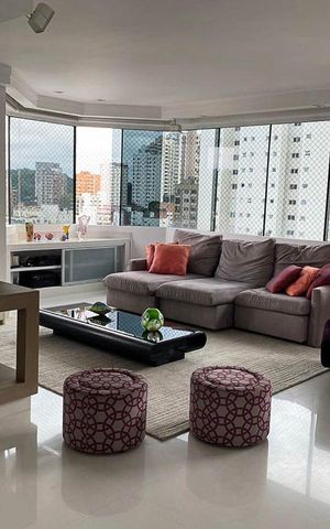 Apartamento à venda com 337m², 4 quartos e 5 vagas Apartamento à venda com 337m², 4 quartos e 5 vagasSala