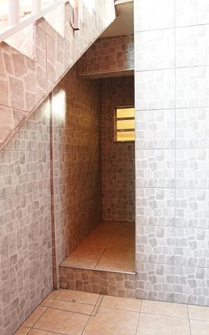 Casa à venda com 100m², 3 quartos e 2 vagasFundos