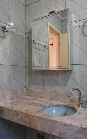 Casa à venda com 100m², 3 quartos e 2 vagasBanheiro social
