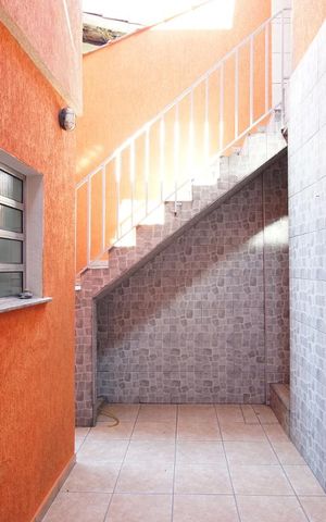 Casa à venda com 100m², 3 quartos e 2 vagasFundos