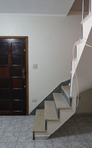 Casa à venda com 100m², 3 quartos e 2 vagasSala