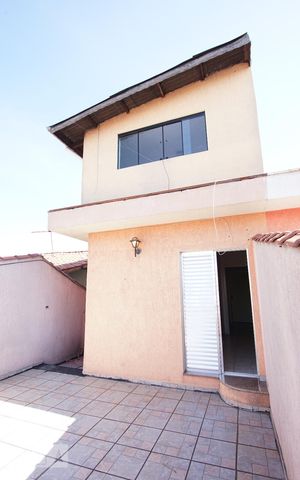 Casa à venda com 100m², 3 quartos e 2 vagasQuarto 1 - Varanda