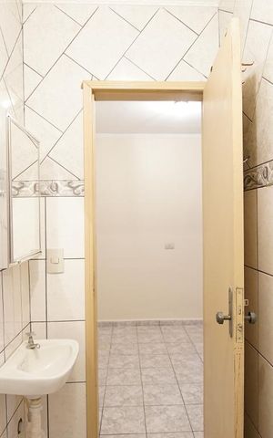 Casa à venda com 100m², 3 quartos e 2 vagasBanheiro de serviço