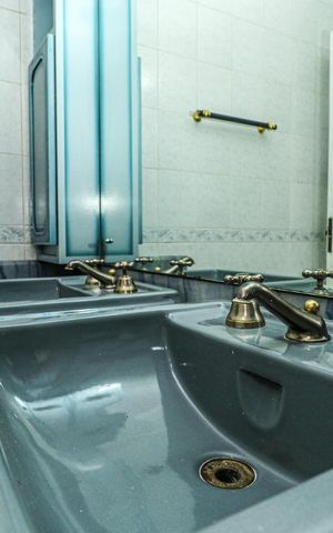 Casa à venda com 349m², 4 quartos e 2 vagas Casa à venda com 349m², 4 quartos e 2 vagasBanheiro