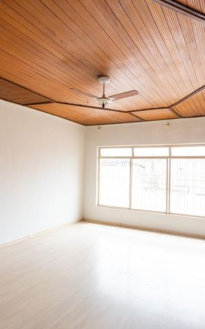 Casa para alugar com 210m², 4 quartos e 2 vagas Casa para alugar com 210m², 4 quartos e 2 vagasSala