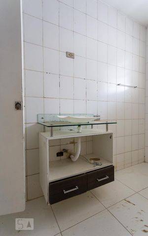 Casa para alugar com 210m², 4 quartos e 2 vagas Casa para alugar com 210m², 4 quartos e 2 vagasBanheiro