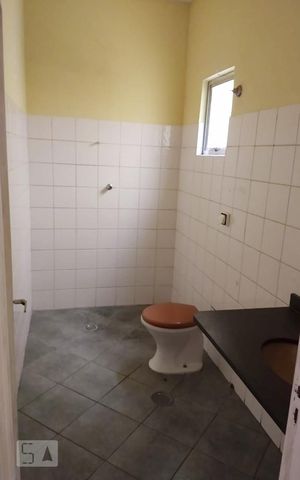 Casa para alugar com 190m², 2 quartos e sem vaga Casa para alugar com 190m², 2 quartos e sem vagaBanheiro