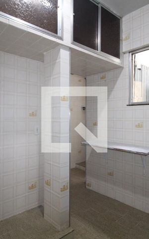 Apartamento à venda com 60m², 2 quartos e sem vaga Apartamento à venda com 60m², 2 quartos e sem vagaCozinha e Área de Serviço