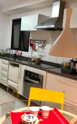 Apartamento à venda com 126m², 4 quartos e 2 vagas Apartamento à venda com 126m², 4 quartos e 2 vagasCozinha