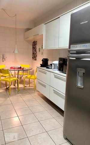 Apartamento à venda com 126m², 4 quartos e 2 vagas Apartamento à venda com 126m², 4 quartos e 2 vagasCozinha