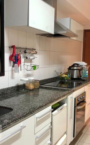 Apartamento à venda com 126m², 4 quartos e 2 vagas Apartamento à venda com 126m², 4 quartos e 2 vagasCozinha